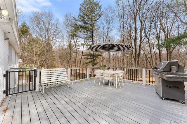 70 Oscawana Lake Road, Putnam Valley, NY 10579