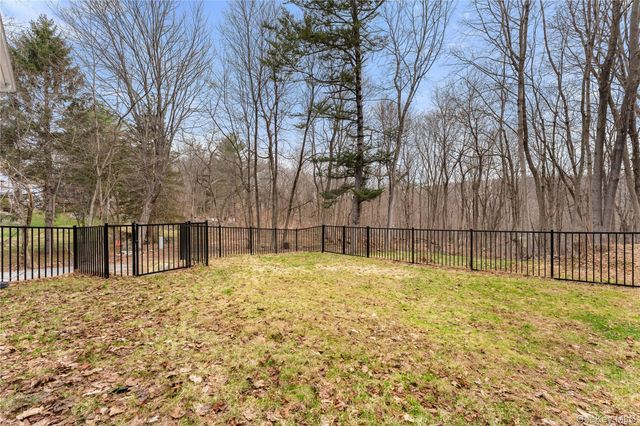 70 Oscawana Lake Road, Putnam Valley, NY 10579