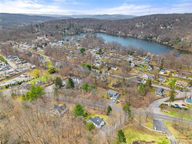70 Oscawana Lake Road, Putnam Valley, NY 10579