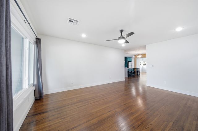 3711 S Knoxville Avenue, Tulsa, OK 74135