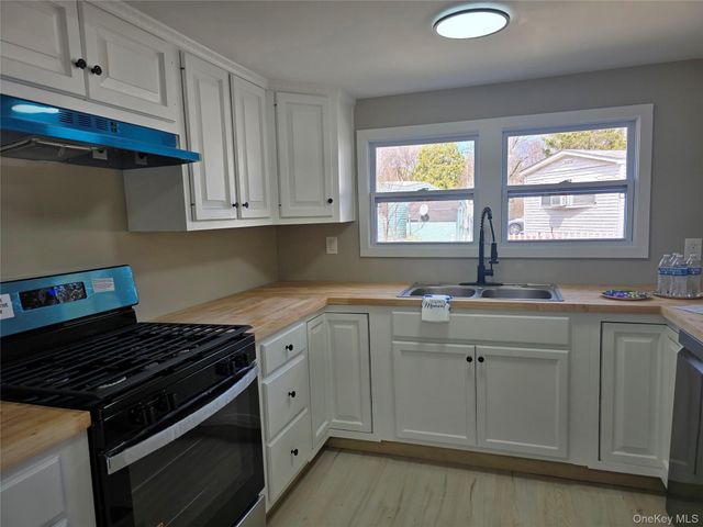 16 Jennifer Court, Poughkeepsie, NY 12601