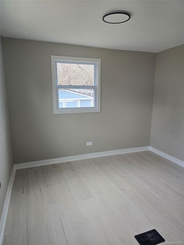 16 Jennifer Court, Poughkeepsie, NY 12601