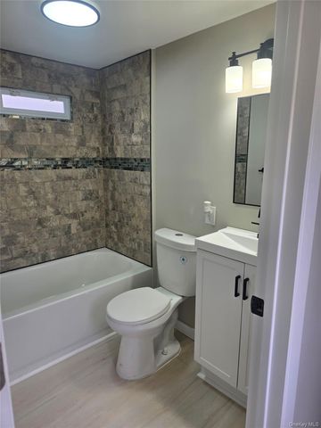 16 Jennifer Court, Poughkeepsie, NY 12601