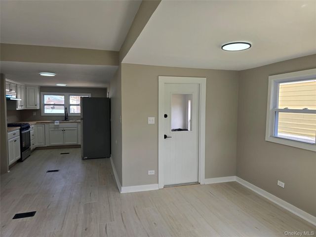 16 Jennifer Court, Poughkeepsie, NY 12601