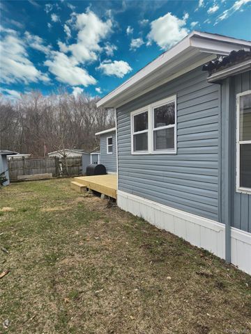 16 Jennifer Court, Poughkeepsie, NY 12601