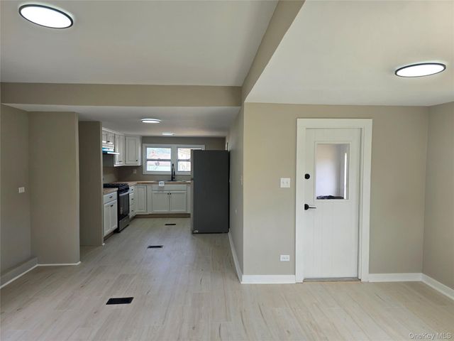 16 Jennifer Court, Poughkeepsie, NY 12601