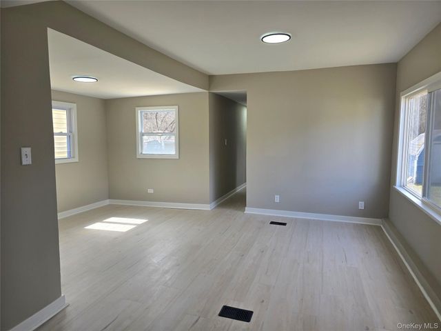 16 Jennifer Court, Poughkeepsie, NY 12601