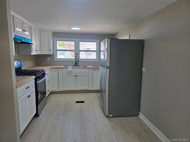 16 Jennifer Court, Poughkeepsie, NY 12601