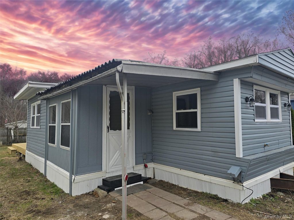 16 Jennifer Court, Poughkeepsie, NY 12601