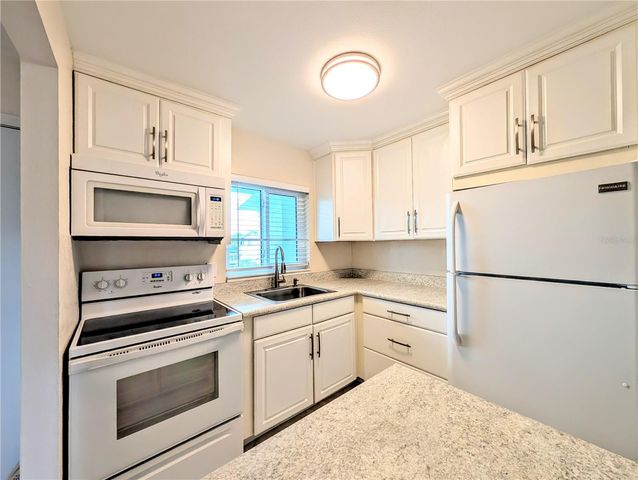 5949 EASY STREET I36, Bradenton, FL 34207