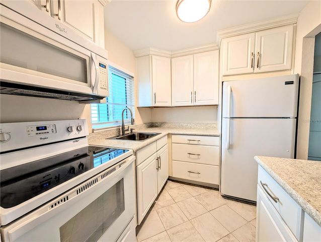 5949 EASY STREET I36, Bradenton, FL 34207