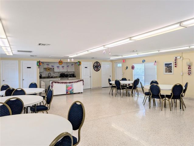 5949 EASY STREET I36, Bradenton, FL 34207