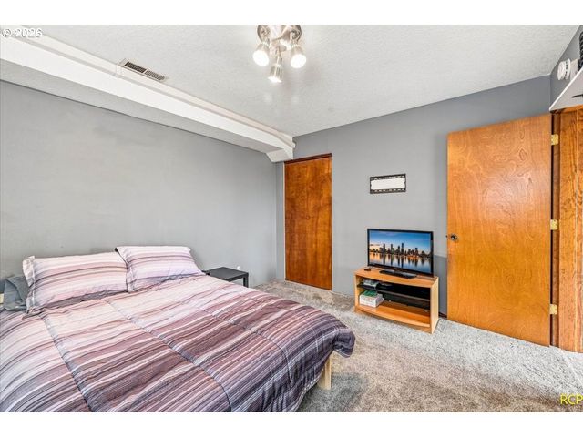 1720 9TH St, Columbia City, OR 97018