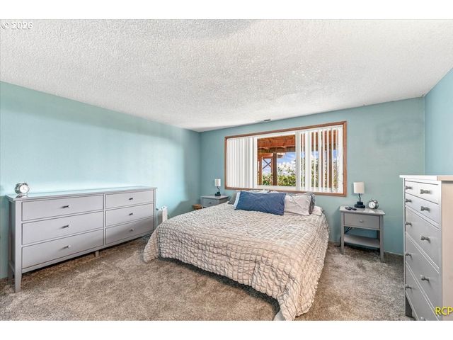 1720 9TH St, Columbia City, OR 97018