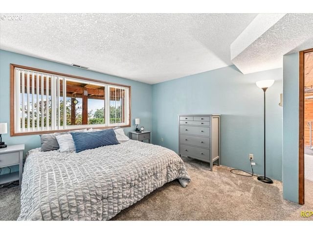 1720 9TH St, Columbia City, OR 97018