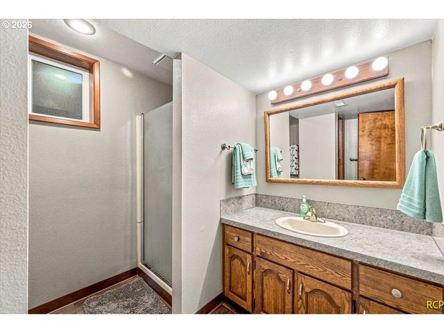 1720 9TH St, Columbia City, OR 97018