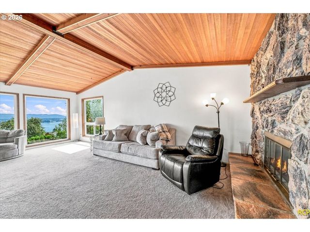 1720 9TH St, Columbia City, OR 97018