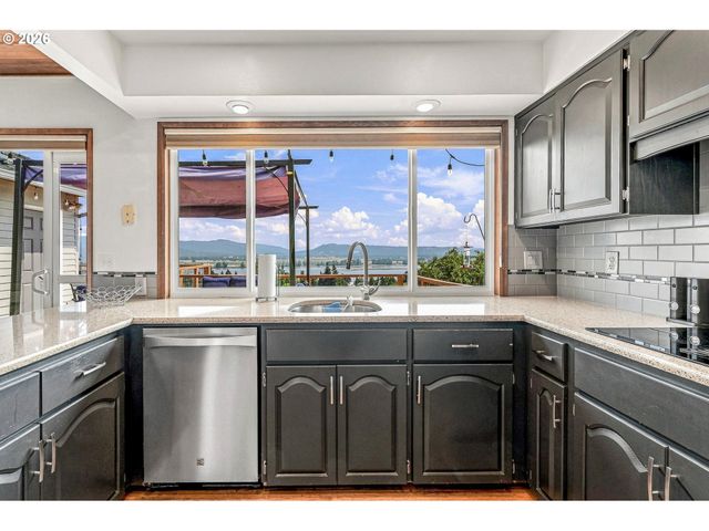1720 9TH St, Columbia City, OR 97018