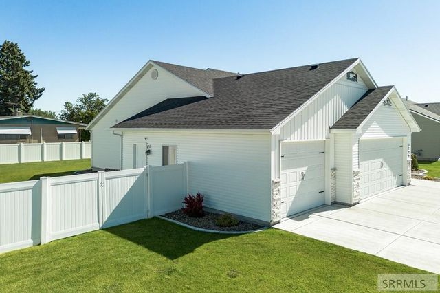 1296 Angela St, Chubbuck, ID 83202