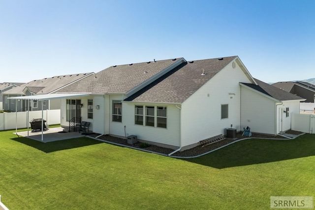 1296 Angela St, Chubbuck, ID 83202