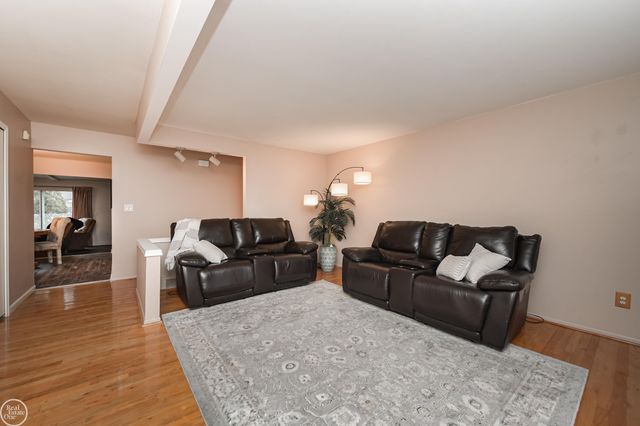 11115 Canterbury Drive, Sterling Heights, MI 48312