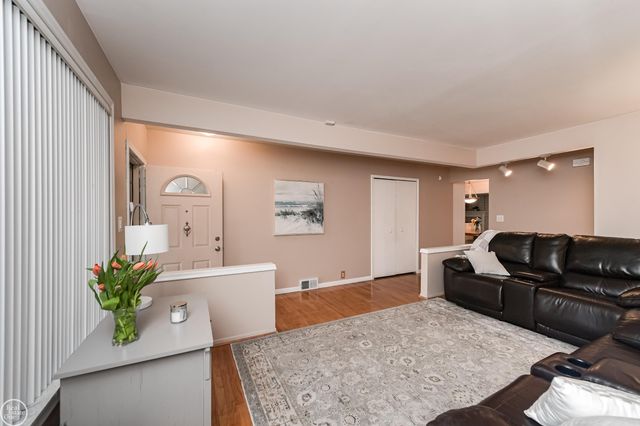 11115 Canterbury Drive, Sterling Heights, MI 48312