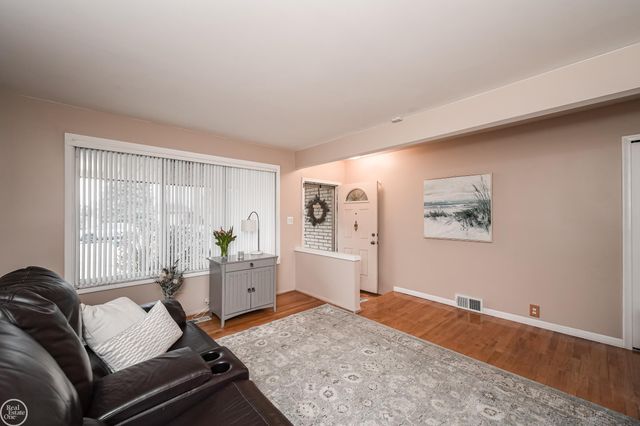 11115 Canterbury Drive, Sterling Heights, MI 48312