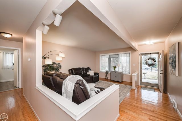 11115 Canterbury Drive, Sterling Heights, MI 48312