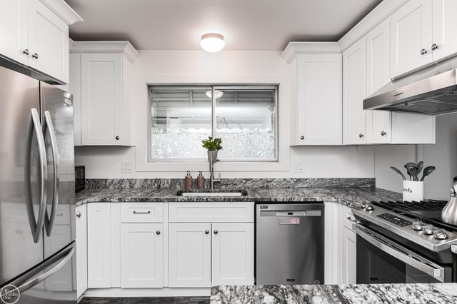 11115 Canterbury Drive, Sterling Heights, MI 48312