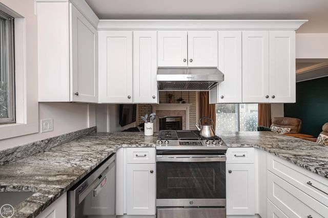 11115 Canterbury Drive, Sterling Heights, MI 48312