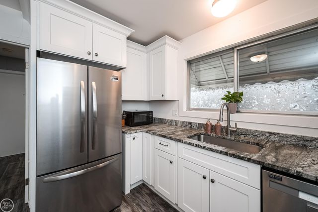 11115 Canterbury Drive, Sterling Heights, MI 48312