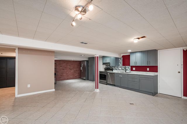 11115 Canterbury Drive, Sterling Heights, MI 48312