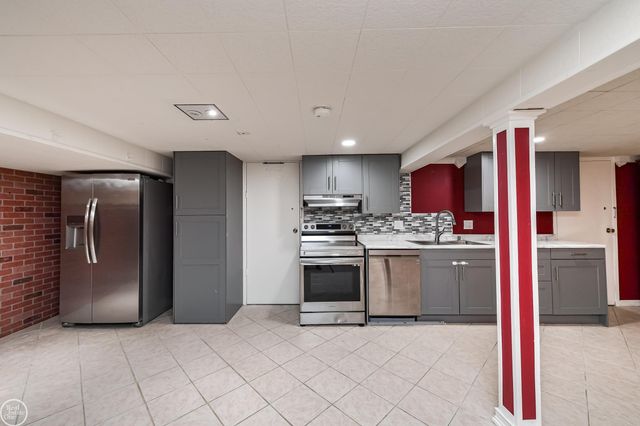 11115 Canterbury Drive, Sterling Heights, MI 48312