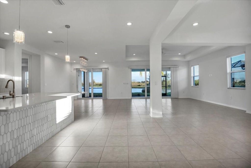 Image 13 of property listing at 17703 SAVORY MIST CIRCLE, Bradenton, FL 34211