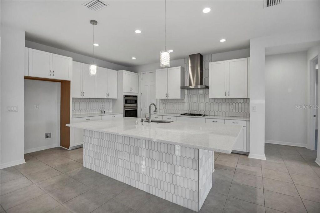 Image 14 of property listing at 17703 SAVORY MIST CIRCLE, Bradenton, FL 34211