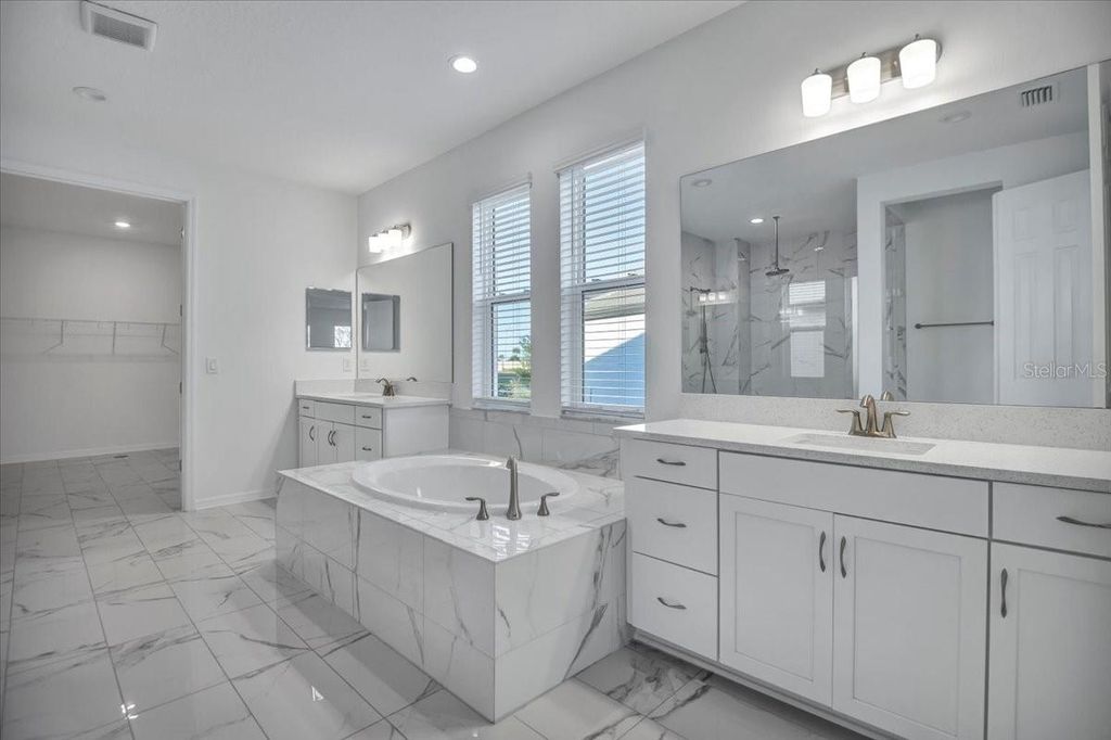 Image 35 of property listing at 17703 SAVORY MIST CIRCLE, Bradenton, FL 34211