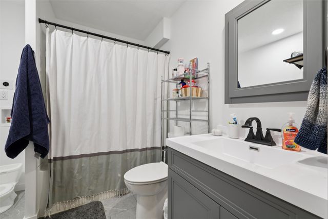 729 11th Street SE, Altoona, IA 50009