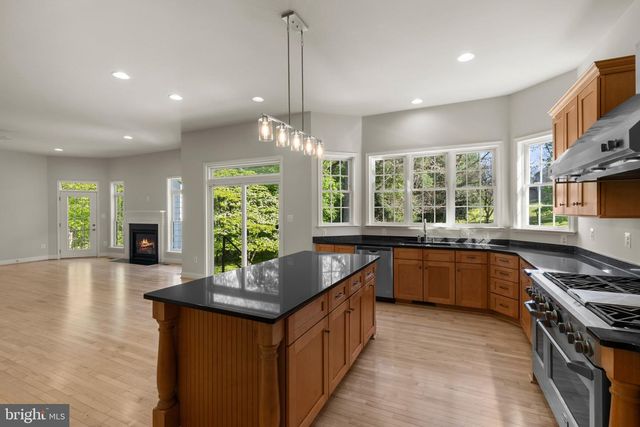 9724 CENTENNIAL MEADOWS LN, Ellicott City, MD 21042