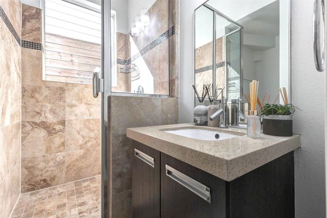 5715 Larkin Street D, Houston, TX 77007