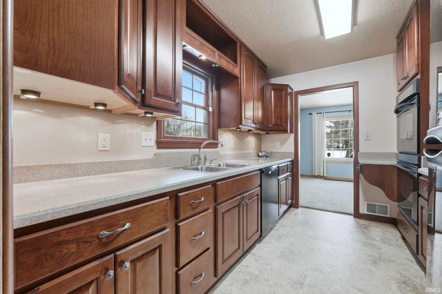 2653 Reed Road, Fort Wayne, IN 46815