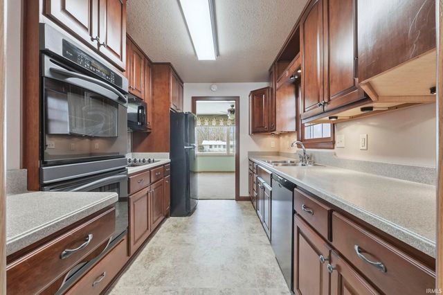 2653 Reed Road, Fort Wayne, IN 46815