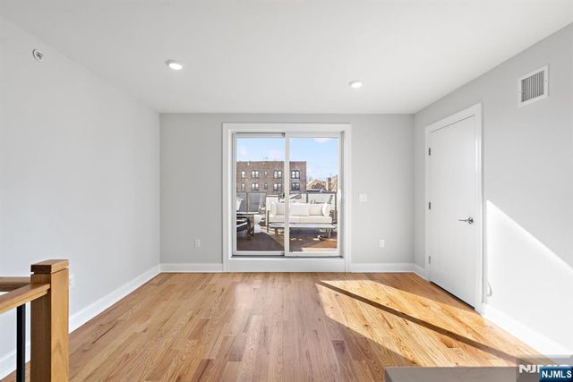 227 Wayne Avenue 227A, Cliffside Park, NJ 07010