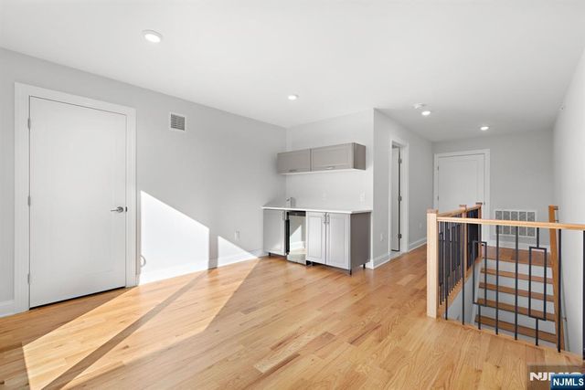 227 Wayne Avenue 227A, Cliffside Park, NJ 07010