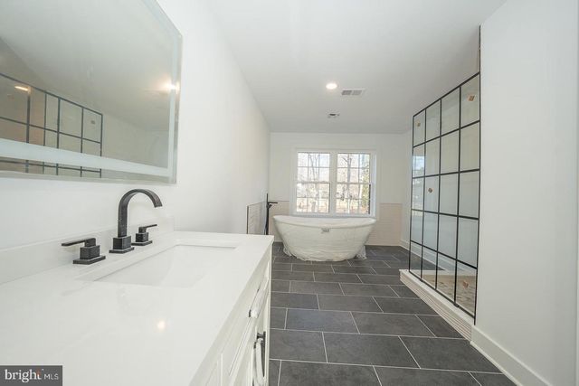 2627 COUNTY LINE RD, Chalfont, PA 18914