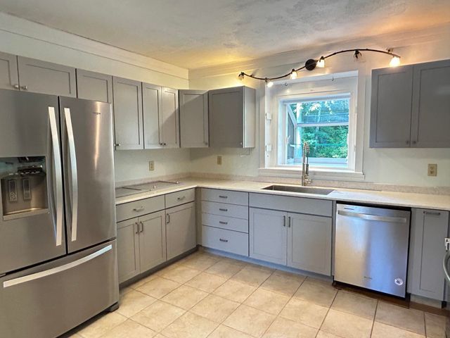 17 Casey Road, Kingston, NH 03848