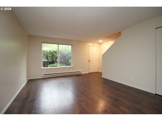 1822 Se ASH St, Portland, OR 97214