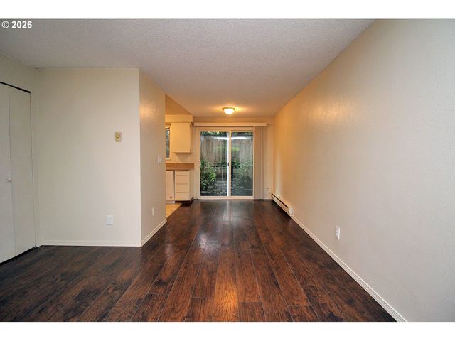 1822 Se ASH St, Portland, OR 97214