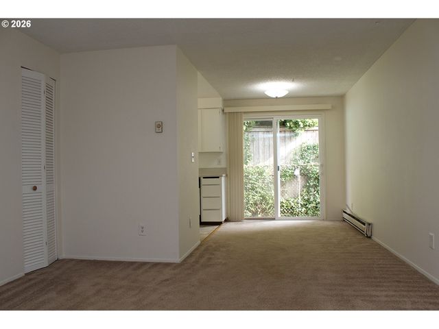 1822 Se ASH St, Portland, OR 97214