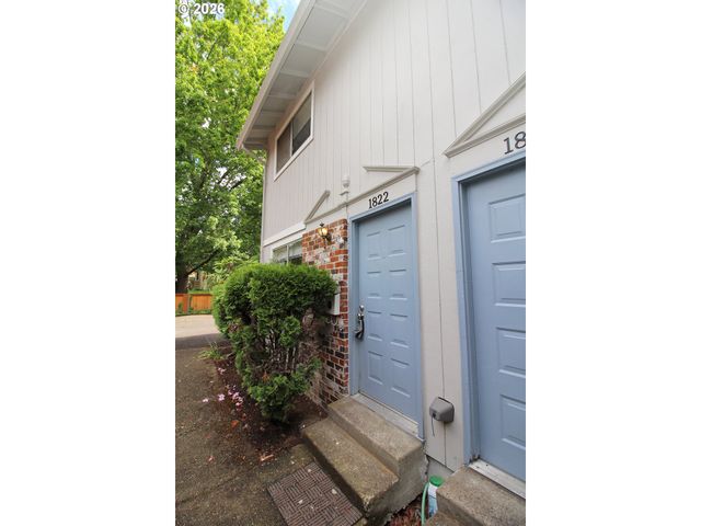 1822 Se ASH St, Portland, OR 97214