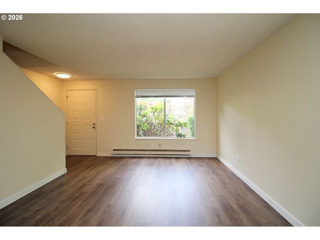 1822 Se ASH St, Portland, OR 97214